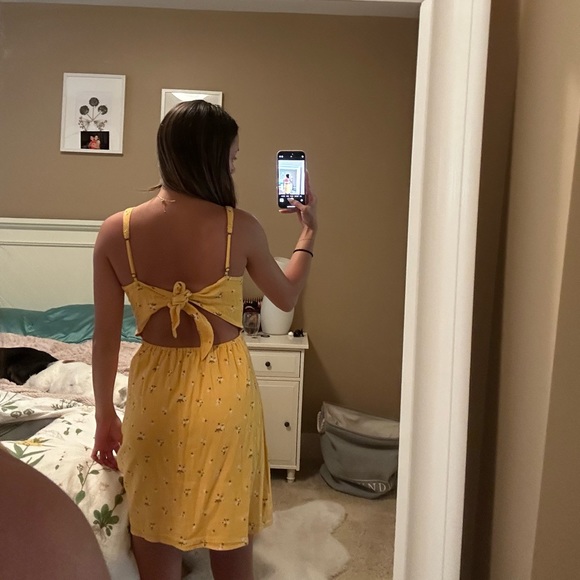 Hollister yellow floral dress - Picture 2 of 3